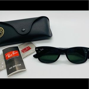 NWT Ray-Ban Black New Wayfarer Sunglasses RB2132